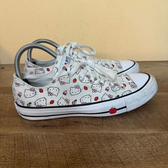 Converse Shoes - Converse x Hello Kitty Chuck Taylor All Star Low sneakers women’s size 8 shoes